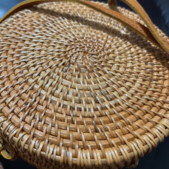 Women’s Tan Raffia with Leather Strap and Multicolor Tassels Round Crossbody Bag - Picture 4 of 8